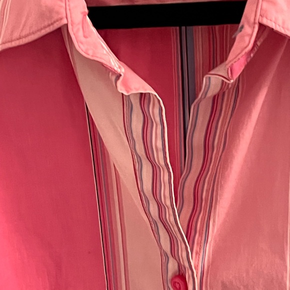 Tommy Hilfiger Shirt Womens size XL Armpit to armpit 21” - Picture 3 of 6